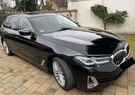 BMW 530d xDrive Touring Luxury Line AHK, Pano,HeadUP
