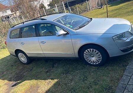 VW Passat Volkswagen 1.6 FSI Tiptronic Trendline Variant T...