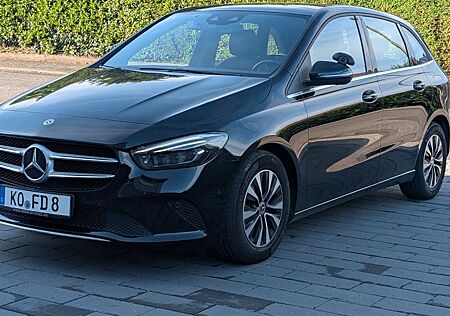 Mercedes-Benz B 200 - MBUX Panorama Dach El. Sitze Navi Kamera
