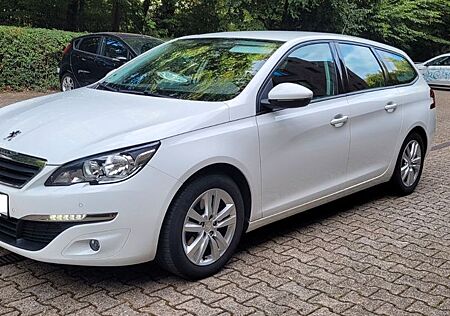 Peugeot 308 SW Rückfahrkamera sparsam Unterhalt günstig