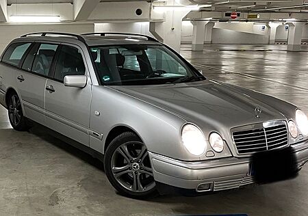 Mercedes-Benz E 240 T AVANTGARDE Avantgarde