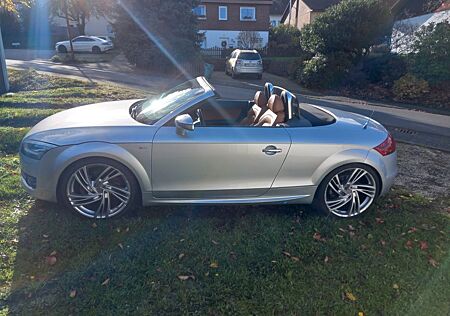 Audi TT Roadster 3.2 S tronic quattro -