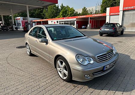 Mercedes-Benz 220 Avantgarde mit hoher Ausstattung