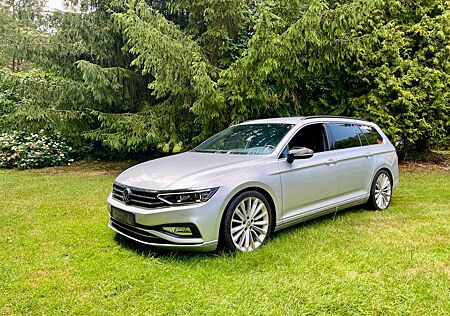 VW Passat Variant Volkswagen Passat R line 2.0 TDI DSG Allrad LED 19 AHK