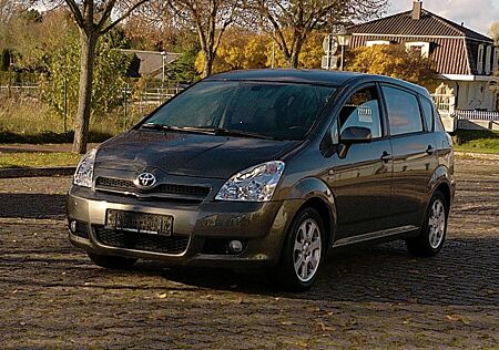 Toyota Corolla Verso Corolla Verso1.8 Sol 7 SITZER TÜV NEU S-HEFT PDC