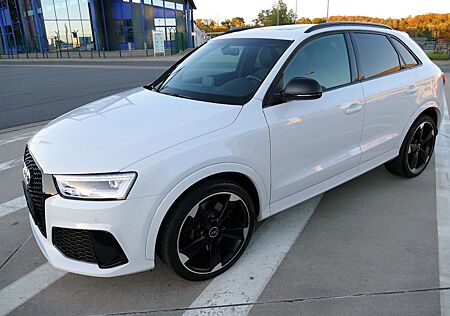 Audi RS Q3 RSQ3 2.5TFSI S tronic quattro AHK PANO NAVI KEYL