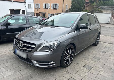Mercedes-Benz B 180 -
