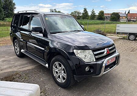 Mitsubishi Pajero 3.2 DI-D Instyle, 7 Sitzer, Leder, Navi