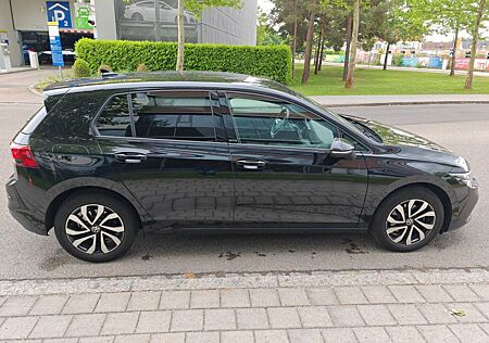VW Golf Volkswagen VIII Lim. Active - TOP !!!