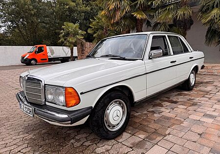 Mercedes-Benz 200 D W123