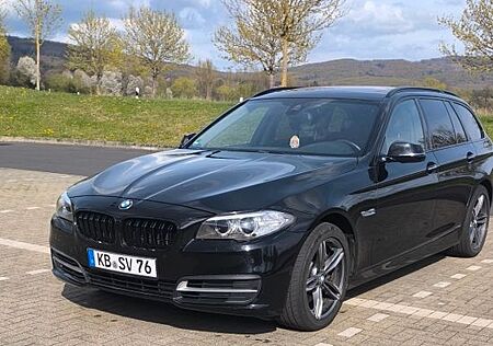 BMW 525d xDrive Touring A Luxury Line Luxury Line