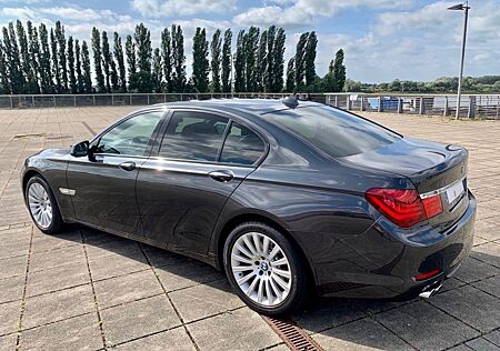 BMW 730d - Glasdach, Soft Close, Navi, Leder