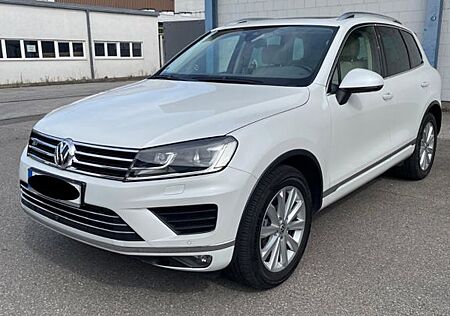 VW Touareg Volkswagen 3.0 V6 TDI R-Line