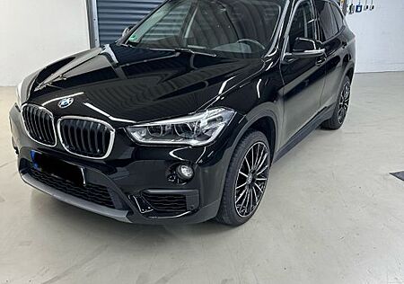 BMW X1 sDrive20i Advantage, 1. Hand, 8-fach bereift