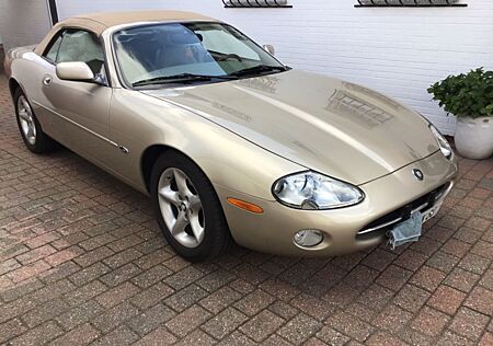 Jaguar XK8 Cabriolet -