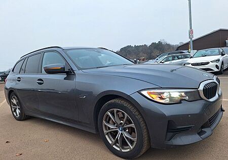 BMW 330e *Sport*Navi*LED*Leder*Ambient*CAM*SHZ