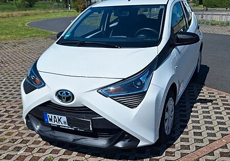 Toyota Aygo (X) Aygo 1,0-l-VVT-i x x