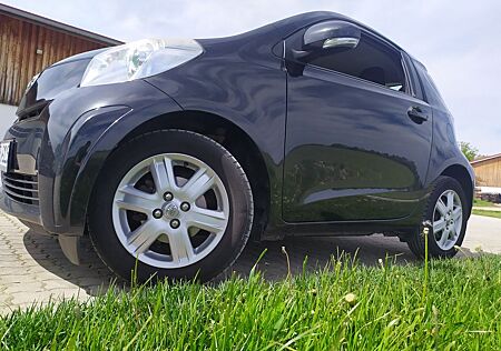 Toyota iQ 1,4-l-D-4D -KEYLESS-GO und Allwetter-Reifen