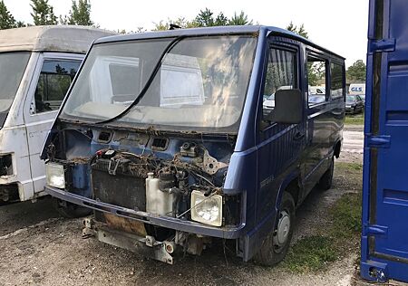 Mercedes-Benz MB 100