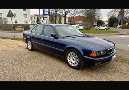 BMW 728i A -