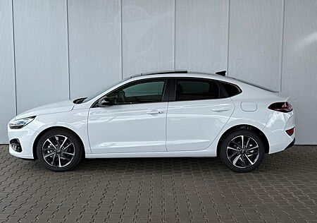 Hyundai i30 Fastback - PD GO Plus 1.5 TGDI DCT 48V / ...