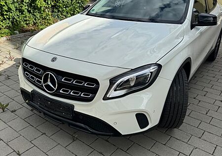 Mercedes-Benz GLA 220 d DCT -