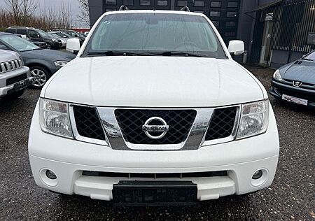 Nissan Pathfinder 2.5 dCi LE 7-Sitzer/4x4