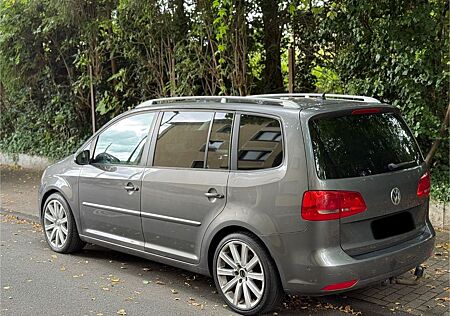 VW Touran Volkswagen 2.0 TDI DSG Highline 7 Sitze
