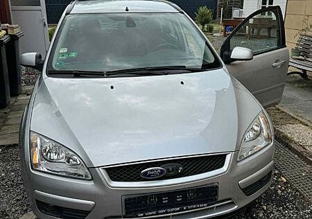 Ford Focus 1,6 Turnier 2007 Neue TUV 03.27