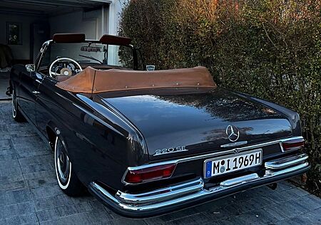 Mercedes-Benz 220 SEb Werkscabriolet-Komplett Restauriert