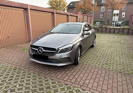 Mercedes-Benz A 200 A200d Style/Pano/LED/Totwinkel/SHZ/8Fach/Keyless