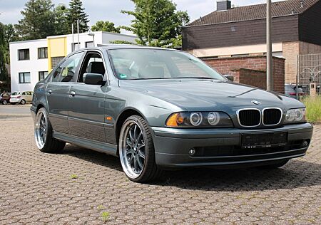 BMW 520i SAMMLERZUSTAND 20* LEDER SCHIEBEDACH 8 FACH