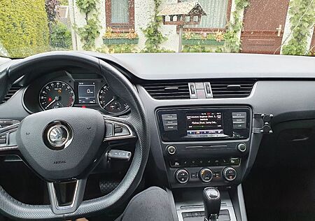 Skoda Octavia 1.6 TDI Kombi Schwarz