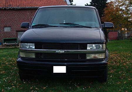 Chevrolet Astro "Black Beauty " Van 4WD mit LPG