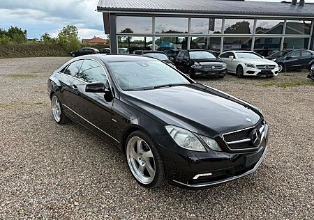 Mercedes-Benz E 220 E -Klasse Coupe CDI BlueEfficiency