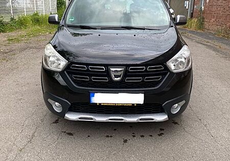 Dacia Lodgy TCe 115 Stepway Celebration