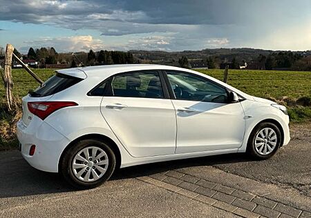 Hyundai i30 blue 1.6 GDI Trend Trend