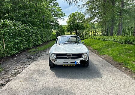 Alfa Romeo GT 1300 Junior Bertone mit 1600er M