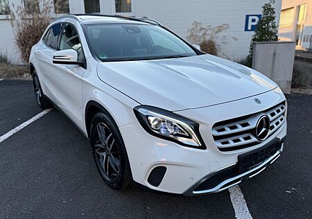 Mercedes-Benz GLA 180 ,Panoramdach,Teil Leder,74800KM,LED