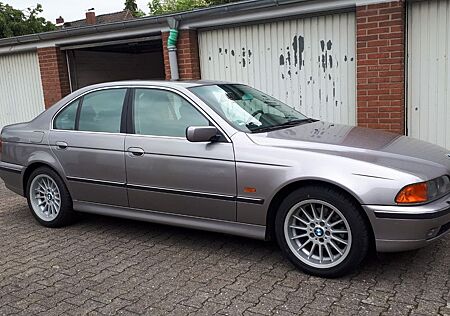 BMW 528i A -