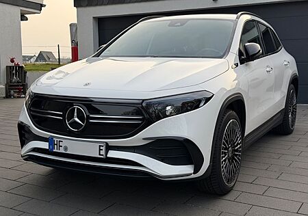 Mercedes-Benz EQA 300 4MATIC - AMG 360° AHK Keyless Volldigi