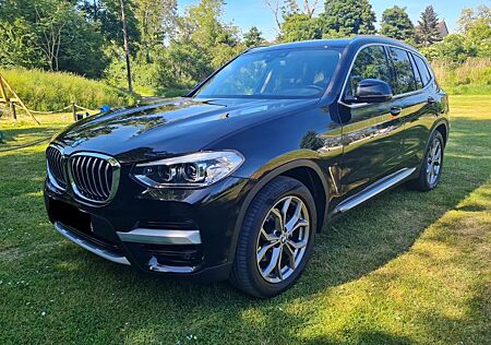 BMW X3 xDrive20i mit Werksgarantie