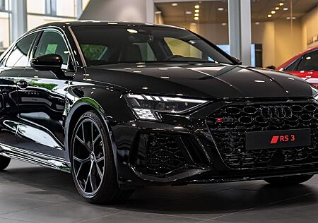 Audi RS3 2.5 Limo | Pano | Keramikbrem. | Head up Dis