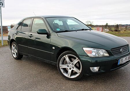 Lexus IS 200 - -