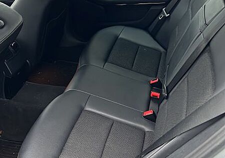Mercedes-Benz E 350 BlueTEC 4MATIC -