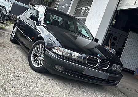 BMW 523i LIMOUSINE *SCHALTER*