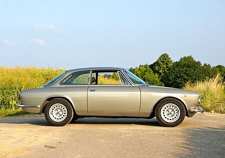 Alfa Romeo GT Junior Unificato mit 2.0l Umbau