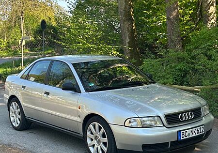 Audi A4 B5 1.6 - Funktioniert TOP/ TÜV NEU!!