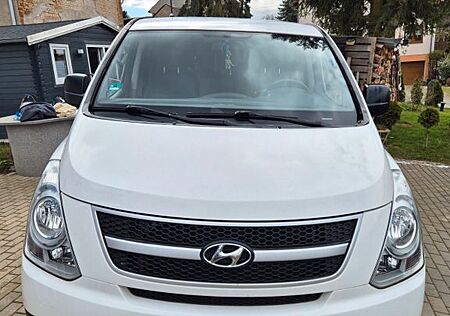 Hyundai H-1 Starex