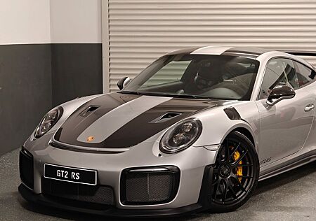 Porsche 911 Urmodell 911 GT2 RS WEISSACH-PAKET | 2512 KM | DEUTSCH